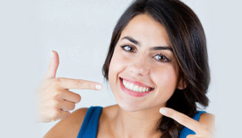 Home Teeth Whitening vs Professional Teeth Whitening: Which is Right for You?
